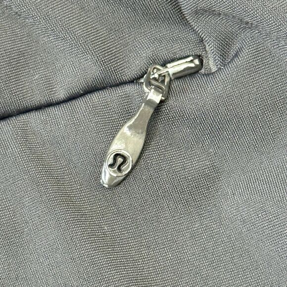 Lululemon Surf Shorts Women's Size 6 Black 2.5" Inseam Scalloped Edge Cheeky - Picture 6 of 9